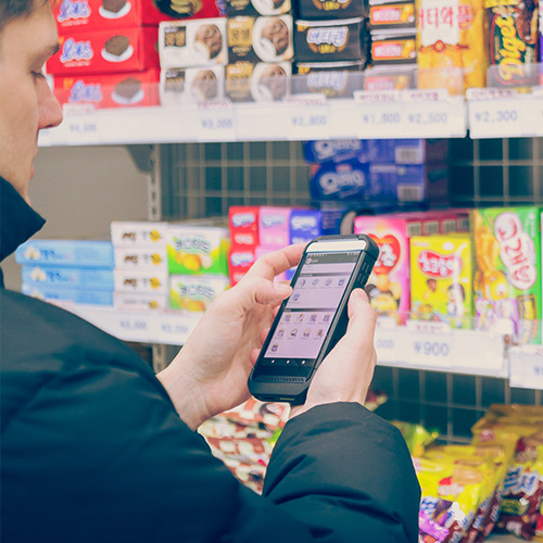 Point Mobile PM86 in retail supermarket